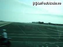 [P05] O zi în Gibraltar - pista aeroportului » foto by nicole33
 - 
<span class="allrVoted glyphicon glyphicon-heart hidden" id="av466267"></span>
<a class="m-l-10 hidden" id="sv466267" onclick="voting_Foto_DelVot(,466267,3397)" role="button">șterge vot <span class="glyphicon glyphicon-remove"></span></a>
<a id="v9466267" class=" c-red"  onclick="voting_Foto_SetVot(466267)" role="button"><span class="glyphicon glyphicon-heart-empty"></span> <b>LIKE</b> = Votează poza</a> <img class="hidden"  id="f466267W9" src="/imagini/loader.gif" border="0" /><span class="AjErrMes hidden" id="e466267ErM"></span>