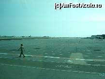 [P06] O zi în Gibraltar - pista aeroportului » foto by nicole33
 - 
<span class="allrVoted glyphicon glyphicon-heart hidden" id="av466268"></span>
<a class="m-l-10 hidden" id="sv466268" onclick="voting_Foto_DelVot(,466268,3397)" role="button">șterge vot <span class="glyphicon glyphicon-remove"></span></a>
<a id="v9466268" class=" c-red"  onclick="voting_Foto_SetVot(466268)" role="button"><span class="glyphicon glyphicon-heart-empty"></span> <b>LIKE</b> = Votează poza</a> <img class="hidden"  id="f466268W9" src="/imagini/loader.gif" border="0" /><span class="AjErrMes hidden" id="e466268ErM"></span>