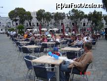 [P04] Gibraltar - Grand Casemates Square » foto by sunflower
 - 
<span class="allrVoted glyphicon glyphicon-heart hidden" id="av296888"></span>
<a class="m-l-10 hidden" id="sv296888" onclick="voting_Foto_DelVot(,296888,3397)" role="button">șterge vot <span class="glyphicon glyphicon-remove"></span></a>
<a id="v9296888" class=" c-red"  onclick="voting_Foto_SetVot(296888)" role="button"><span class="glyphicon glyphicon-heart-empty"></span> <b>LIKE</b> = Votează poza</a> <img class="hidden"  id="f296888W9" src="/imagini/loader.gif" border="0" /><span class="AjErrMes hidden" id="e296888ErM"></span>