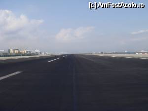 [P02] 2. Sunt exact în mijlocul pistei aeroportului.  » foto by msnd
 - 
<span class="allrVoted glyphicon glyphicon-heart hidden" id="av508978"></span>
<a class="m-l-10 hidden" id="sv508978" onclick="voting_Foto_DelVot(,508978,3397)" role="button">șterge vot <span class="glyphicon glyphicon-remove"></span></a>
<a id="v9508978" class=" c-red"  onclick="voting_Foto_SetVot(508978)" role="button"><span class="glyphicon glyphicon-heart-empty"></span> <b>LIKE</b> = Votează poza</a> <img class="hidden"  id="f508978W9" src="/imagini/loader.gif" border="0" /><span class="AjErrMes hidden" id="e508978ErM"></span>