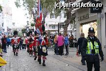 [P16] Atenţie! Trece The 42nd Royal Highland Regiment. Deschizător de drum, un poliţist în celebra uniformă britanică. » foto by Costi
 - 
<span class="allrVoted glyphicon glyphicon-heart hidden" id="av198077"></span>
<a class="m-l-10 hidden" id="sv198077" onclick="voting_Foto_DelVot(,198077,3397)" role="button">șterge vot <span class="glyphicon glyphicon-remove"></span></a>
<a id="v9198077" class=" c-red"  onclick="voting_Foto_SetVot(198077)" role="button"><span class="glyphicon glyphicon-heart-empty"></span> <b>LIKE</b> = Votează poza</a> <img class="hidden"  id="f198077W9" src="/imagini/loader.gif" border="0" /><span class="AjErrMes hidden" id="e198077ErM"></span>