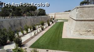 [P20] Promenada de la baza zidurilor Cetatii Mdina, din stanga portii principale.  » foto by adrianaglogo
 - 
<span class="allrVoted glyphicon glyphicon-heart hidden" id="av978583"></span>
<a class="m-l-10 hidden" id="sv978583" onclick="voting_Foto_DelVot(,978583,3405)" role="button">șterge vot <span class="glyphicon glyphicon-remove"></span></a>
<a id="v9978583" class=" c-red"  onclick="voting_Foto_SetVot(978583)" role="button"><span class="glyphicon glyphicon-heart-empty"></span> <b>LIKE</b> = Votează poza</a> <img class="hidden"  id="f978583W9" src="/imagini/loader.gif" border="0" /><span class="AjErrMes hidden" id="e978583ErM"></span>