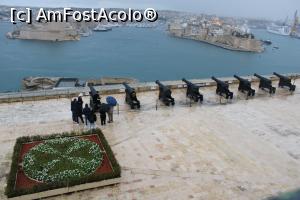 [P10] Valletta, Bateria dă Salutul văzută de sus de la Grădinile Upper Barrakka, în depărtare în dreapta orașul Senglea, în stânga Vittoriosa zis și Birgu » foto by mprofeanu
 - 
<span class="allrVoted glyphicon glyphicon-heart hidden" id="av1273481"></span>
<a class="m-l-10 hidden" id="sv1273481" onclick="voting_Foto_DelVot(,1273481,3405)" role="button">șterge vot <span class="glyphicon glyphicon-remove"></span></a>
<a id="v91273481" class=" c-red"  onclick="voting_Foto_SetVot(1273481)" role="button"><span class="glyphicon glyphicon-heart-empty"></span> <b>LIKE</b> = Votează poza</a> <img class="hidden"  id="f1273481W9" src="/imagini/loader.gif" border="0" /><span class="AjErrMes hidden" id="e1273481ErM"></span>