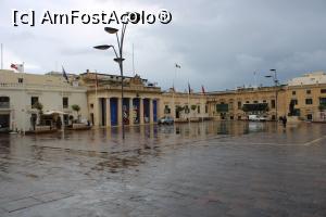 [P03] Valletta, Piața Sfântul Gheorghe » foto by mprofeanu
 - 
<span class="allrVoted glyphicon glyphicon-heart hidden" id="av1273474"></span>
<a class="m-l-10 hidden" id="sv1273474" onclick="voting_Foto_DelVot(,1273474,3405)" role="button">șterge vot <span class="glyphicon glyphicon-remove"></span></a>
<a id="v91273474" class=" c-red"  onclick="voting_Foto_SetVot(1273474)" role="button"><span class="glyphicon glyphicon-heart-empty"></span> <b>LIKE</b> = Votează poza</a> <img class="hidden"  id="f1273474W9" src="/imagini/loader.gif" border="0" /><span class="AjErrMes hidden" id="e1273474ErM"></span>