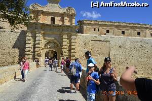 [P37] Intrarea in cetate (Mdina)  » foto by adinasilvia
 - 
<span class="allrVoted glyphicon glyphicon-heart hidden" id="av605664"></span>
<a class="m-l-10 hidden" id="sv605664" onclick="voting_Foto_DelVot(,605664,3405)" role="button">șterge vot <span class="glyphicon glyphicon-remove"></span></a>
<a id="v9605664" class=" c-red"  onclick="voting_Foto_SetVot(605664)" role="button"><span class="glyphicon glyphicon-heart-empty"></span> <b>LIKE</b> = Votează poza</a> <img class="hidden"  id="f605664W9" src="/imagini/loader.gif" border="0" /><span class="AjErrMes hidden" id="e605664ErM"></span>