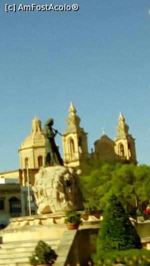 [P15] Biserica Sf.Iosif si Statuia Muncii » foto by ile57b
 - 
<span class="allrVoted glyphicon glyphicon-heart hidden" id="av1299509"></span>
<a class="m-l-10 hidden" id="sv1299509" onclick="voting_Foto_DelVot(,1299509,3405)" role="button">șterge vot <span class="glyphicon glyphicon-remove"></span></a>
<a id="v91299509" class=" c-red"  onclick="voting_Foto_SetVot(1299509)" role="button"><span class="glyphicon glyphicon-heart-empty"></span> <b>LIKE</b> = Votează poza</a> <img class="hidden"  id="f1299509W9" src="/imagini/loader.gif" border="0" /><span class="AjErrMes hidden" id="e1299509ErM"></span>