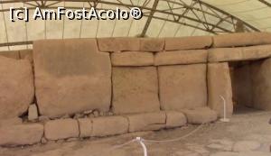 [P37] Templul Megalitic Hagar Qim. Intrarea  sub forma unui trilithon (doua pietre mari verticale care sustin o a treia piatra asezata orizontal peste varf). » foto by ovidiuyepi
 - 
<span class="allrVoted glyphicon glyphicon-heart hidden" id="av1228441"></span>
<a class="m-l-10 hidden" id="sv1228441" onclick="voting_Foto_DelVot(,1228441,3405)" role="button">șterge vot <span class="glyphicon glyphicon-remove"></span></a>
<a id="v91228441" class=" c-red"  onclick="voting_Foto_SetVot(1228441)" role="button"><span class="glyphicon glyphicon-heart-empty"></span> <b>LIKE</b> = Votează poza</a> <img class="hidden"  id="f1228441W9" src="/imagini/loader.gif" border="0" /><span class="AjErrMes hidden" id="e1228441ErM"></span>