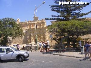 [P10] Intrarea in cetatea Mdina » foto by corinka
 - 
<span class="allrVoted glyphicon glyphicon-heart hidden" id="av555871"></span>
<a class="m-l-10 hidden" id="sv555871" onclick="voting_Foto_DelVot(,555871,3405)" role="button">șterge vot <span class="glyphicon glyphicon-remove"></span></a>
<a id="v9555871" class=" c-red"  onclick="voting_Foto_SetVot(555871)" role="button"><span class="glyphicon glyphicon-heart-empty"></span> <b>LIKE</b> = Votează poza</a> <img class="hidden"  id="f555871W9" src="/imagini/loader.gif" border="0" /><span class="AjErrMes hidden" id="e555871ErM"></span>