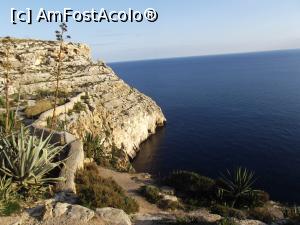 [P10] Lângă Blue Grotto » foto by irinad
 - 
<span class="allrVoted glyphicon glyphicon-heart hidden" id="av943901"></span>
<a class="m-l-10 hidden" id="sv943901" onclick="voting_Foto_DelVot(,943901,3405)" role="button">șterge vot <span class="glyphicon glyphicon-remove"></span></a>
<a id="v9943901" class=" c-red"  onclick="voting_Foto_SetVot(943901)" role="button"><span class="glyphicon glyphicon-heart-empty"></span> <b>LIKE</b> = Votează poza</a> <img class="hidden"  id="f943901W9" src="/imagini/loader.gif" border="0" /><span class="AjErrMes hidden" id="e943901ErM"></span>