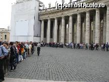 [P35] Vatican - aceeasi coada interminabila » foto by cristi_an3000
 - 
<span class="allrVoted glyphicon glyphicon-heart hidden" id="av150970"></span>
<a class="m-l-10 hidden" id="sv150970" onclick="voting_Foto_DelVot(,150970,3406)" role="button">șterge vot <span class="glyphicon glyphicon-remove"></span></a>
<a id="v9150970" class=" c-red"  onclick="voting_Foto_SetVot(150970)" role="button"><span class="glyphicon glyphicon-heart-empty"></span> <b>LIKE</b> = Votează poza</a> <img class="hidden"  id="f150970W9" src="/imagini/loader.gif" border="0" /><span class="AjErrMes hidden" id="e150970ErM"></span>