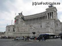 [P45] Monumentul Vittorio Emmanuelle » foto by cristi_an3000
 - 
<span class="allrVoted glyphicon glyphicon-heart hidden" id="av150980"></span>
<a class="m-l-10 hidden" id="sv150980" onclick="voting_Foto_DelVot(,150980,3406)" role="button">șterge vot <span class="glyphicon glyphicon-remove"></span></a>
<a id="v9150980" class=" c-red"  onclick="voting_Foto_SetVot(150980)" role="button"><span class="glyphicon glyphicon-heart-empty"></span> <b>LIKE</b> = Votează poza</a> <img class="hidden"  id="f150980W9" src="/imagini/loader.gif" border="0" /><span class="AjErrMes hidden" id="e150980ErM"></span>