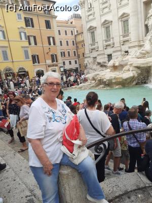 [P33] Turistă la Fontana di Trevi » foto by Mitica49
 - 
<span class="allrVoted glyphicon glyphicon-heart hidden" id="av1416787"></span>
<a class="m-l-10 hidden" id="sv1416787" onclick="voting_Foto_DelVot(,1416787,3406)" role="button">șterge vot <span class="glyphicon glyphicon-remove"></span></a>
<a id="v91416787" class=" c-red"  onclick="voting_Foto_SetVot(1416787)" role="button"><span class="glyphicon glyphicon-heart-empty"></span> <b>LIKE</b> = Votează poza</a> <img class="hidden"  id="f1416787W9" src="/imagini/loader.gif" border="0" /><span class="AjErrMes hidden" id="e1416787ErM"></span>