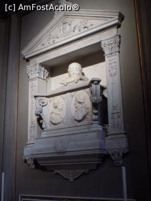 [P12] Mormântul lui Rodrigo Borgia și a bunicului său (papii Alexandru VI și Calixt III)  » foto by spirid72
 - 
<span class="allrVoted glyphicon glyphicon-heart hidden" id="av942745"></span>
<a class="m-l-10 hidden" id="sv942745" onclick="voting_Foto_DelVot(,942745,3406)" role="button">șterge vot <span class="glyphicon glyphicon-remove"></span></a>
<a id="v9942745" class=" c-red"  onclick="voting_Foto_SetVot(942745)" role="button"><span class="glyphicon glyphicon-heart-empty"></span> <b>LIKE</b> = Votează poza</a> <img class="hidden"  id="f942745W9" src="/imagini/loader.gif" border="0" /><span class="AjErrMes hidden" id="e942745ErM"></span>