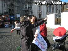 [P15x] 'Imbratisari gratuite' de Craciun la Roma - a fost pentru prima data cand am auzit de asa ceva. Pe hartia 'imbratisatoarei' scria si in limba romana :-) » foto by lizuk
 - 
<span class="allrVoted glyphicon glyphicon-heart hidden" id="av28714"></span>
<a class="m-l-10 hidden" id="sv28714" onclick="voting_Foto_DelVot(,28714,3406)" role="button">șterge vot <span class="glyphicon glyphicon-remove"></span></a>
<a id="v928714" class=" c-red"  onclick="voting_Foto_SetVot(28714)" role="button"><span class="glyphicon glyphicon-heart-empty"></span> <b>LIKE</b> = Votează poza</a> <img class="hidden"  id="f28714W9" src="/imagini/loader.gif" border="0" /><span class="AjErrMes hidden" id="e28714ErM"></span>