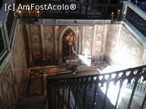 [P27] 27. Cripta ce adăpostește mormântul Papei Martin al V-lea (vizibil printre gratiile balustradei), străjuit de Sfântul Ioan Botezătorul.  » foto by msnd
 - 
<span class="allrVoted glyphicon glyphicon-heart hidden" id="av858730"></span>
<a class="m-l-10 hidden" id="sv858730" onclick="voting_Foto_DelVot(,858730,3406)" role="button">șterge vot <span class="glyphicon glyphicon-remove"></span></a>
<a id="v9858730" class=" c-red"  onclick="voting_Foto_SetVot(858730)" role="button"><span class="glyphicon glyphicon-heart-empty"></span> <b>LIKE</b> = Votează poza</a> <img class="hidden"  id="f858730W9" src="/imagini/loader.gif" border="0" /><span class="AjErrMes hidden" id="e858730ErM"></span>