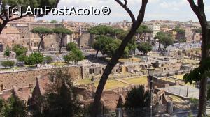 [P50] O parte din Via dei Fori Imperiale vazuta din Capitoliu. In prim plan celebrele Carcere Mamertine.  » foto by ovidiuyepi
 - 
<span class="allrVoted glyphicon glyphicon-heart hidden" id="av969618"></span>
<a class="m-l-10 hidden" id="sv969618" onclick="voting_Foto_DelVot(,969618,3406)" role="button">șterge vot <span class="glyphicon glyphicon-remove"></span></a>
<a id="v9969618" class=" c-red"  onclick="voting_Foto_SetVot(969618)" role="button"><span class="glyphicon glyphicon-heart-empty"></span> <b>LIKE</b> = Votează poza</a> <img class="hidden"  id="f969618W9" src="/imagini/loader.gif" border="0" /><span class="AjErrMes hidden" id="e969618ErM"></span>