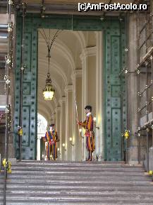 [P6x] Biserica Sfantul Petru din Vatican, garzile elvetiene sunt prezente peste tot » foto by Andc
 - 
<span class="allrVoted glyphicon glyphicon-heart hidden" id="av33776"></span>
<a class="m-l-10 hidden" id="sv33776" onclick="voting_Foto_DelVot(,33776,3406)" role="button">șterge vot <span class="glyphicon glyphicon-remove"></span></a>
<a id="v933776" class=" c-red"  onclick="voting_Foto_SetVot(33776)" role="button"><span class="glyphicon glyphicon-heart-empty"></span> <b>LIKE</b> = Votează poza</a> <img class="hidden"  id="f33776W9" src="/imagini/loader.gif" border="0" /><span class="AjErrMes hidden" id="e33776ErM"></span>