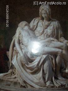 [P20]  de Michelangelo din Basilica San Pietro - Vatican , capodopera din perioada Renasterii ce o reprezinta pe Fecioara Maria ce tine in brate trupul lui IIsus dupa ce a fost coborat de pe cruce » foto by mirelaviolet
 - 
<span class="allrVoted glyphicon glyphicon-heart hidden" id="av102075"></span>
<a class="m-l-10 hidden" id="sv102075" onclick="voting_Foto_DelVot(,102075,3406)" role="button">șterge vot <span class="glyphicon glyphicon-remove"></span></a>
<a id="v9102075" class=" c-red"  onclick="voting_Foto_SetVot(102075)" role="button"><span class="glyphicon glyphicon-heart-empty"></span> <b>LIKE</b> = Votează poza</a> <img class="hidden"  id="f102075W9" src="/imagini/loader.gif" border="0" /><span class="AjErrMes hidden" id="e102075ErM"></span>