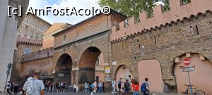 [P57] Mergem spre Musei Vaticani prin Porta di Angelica » foto by irinad
 - 
<span class="allrVoted glyphicon glyphicon-heart hidden" id="av1384012"></span>
<a class="m-l-10 hidden" id="sv1384012" onclick="voting_Foto_DelVot(,1384012,3406)" role="button">șterge vot <span class="glyphicon glyphicon-remove"></span></a>
<a id="v91384012" class=" c-red"  onclick="voting_Foto_SetVot(1384012)" role="button"><span class="glyphicon glyphicon-heart-empty"></span> <b>LIKE</b> = Votează poza</a> <img class="hidden"  id="f1384012W9" src="/imagini/loader.gif" border="0" /><span class="AjErrMes hidden" id="e1384012ErM"></span>