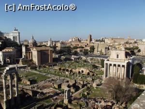[P23] Curia (Senatul) în stânga sus şi chiar 'un colţ' din Vittoriano » foto by irinad
 - 
<span class="allrVoted glyphicon glyphicon-heart hidden" id="av836858"></span>
<a class="m-l-10 hidden" id="sv836858" onclick="voting_Foto_DelVot(,836858,3406)" role="button">șterge vot <span class="glyphicon glyphicon-remove"></span></a>
<a id="v9836858" class=" c-red"  onclick="voting_Foto_SetVot(836858)" role="button"><span class="glyphicon glyphicon-heart-empty"></span> <b>LIKE</b> = Votează poza</a> <img class="hidden"  id="f836858W9" src="/imagini/loader.gif" border="0" /><span class="AjErrMes hidden" id="e836858ErM"></span>