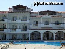 [P01] Hotelul , vedere spate, cu piscina » foto by ileanaxperta*
 - 
<span class="allrVoted glyphicon glyphicon-heart hidden" id="av18537"></span>
<a class="m-l-10 hidden" id="sv18537" onclick="voting_Foto_DelVot(,18537,3408)" role="button">șterge vot <span class="glyphicon glyphicon-remove"></span></a>
<a id="v918537" class=" c-red"  onclick="voting_Foto_SetVot(18537)" role="button"><span class="glyphicon glyphicon-heart-empty"></span> <b>LIKE</b> = Votează poza</a> <img class="hidden"  id="f18537W9" src="/imagini/loader.gif" border="0" /><span class="AjErrMes hidden" id="e18537ErM"></span>