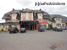[P01] Zajazd Max - Emilianów, motelul şi parcarea din faţă.  » foto by iulianic
 - 
<span class="allrVoted glyphicon glyphicon-heart hidden" id="av459630"></span>
<a class="m-l-10 hidden" id="sv459630" onclick="voting_Foto_DelVot(,459630,3411)" role="button">șterge vot <span class="glyphicon glyphicon-remove"></span></a>
<a id="v9459630" class=" c-red"  onclick="voting_Foto_SetVot(459630)" role="button"><span class="glyphicon glyphicon-heart-empty"></span> <b>LIKE</b> = Votează poza</a> <img class="hidden"  id="f459630W9" src="/imagini/loader.gif" border="0" /><span class="AjErrMes hidden" id="e459630ErM"></span>