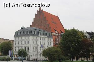 [P29] Wroclaw, Max Born Forum clădirea albă și în spate Templul celor Trei Națiuni, biserica cu acoperiș cărămiziu, imensă lângă Piața Libertății complet refăcută » foto by mprofeanu
 - 
<span class="allrVoted glyphicon glyphicon-heart hidden" id="av1330333"></span>
<a class="m-l-10 hidden" id="sv1330333" onclick="voting_Foto_DelVot(,1330333,3411)" role="button">șterge vot <span class="glyphicon glyphicon-remove"></span></a>
<a id="v91330333" class=" c-red"  onclick="voting_Foto_SetVot(1330333)" role="button"><span class="glyphicon glyphicon-heart-empty"></span> <b>LIKE</b> = Votează poza</a> <img class="hidden"  id="f1330333W9" src="/imagini/loader.gif" border="0" /><span class="AjErrMes hidden" id="e1330333ErM"></span>