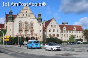 [P38] Poznan, Universitatea Adam Mickiewicz văzută din Piața cu același nume » foto by mprofeanu
 - 
<span class="allrVoted glyphicon glyphicon-heart hidden" id="av1330342"></span>
<a class="m-l-10 hidden" id="sv1330342" onclick="voting_Foto_DelVot(,1330342,3411)" role="button">șterge vot <span class="glyphicon glyphicon-remove"></span></a>
<a id="v91330342" class=" c-red"  onclick="voting_Foto_SetVot(1330342)" role="button"><span class="glyphicon glyphicon-heart-empty"></span> <b>LIKE</b> = Votează poza</a> <img class="hidden"  id="f1330342W9" src="/imagini/loader.gif" border="0" /><span class="AjErrMes hidden" id="e1330342ErM"></span>