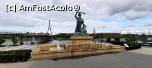 [P67] Varșovia, Monumentul Sirenei de lângă Vistula, în dreapta se vede Stadionul Național » foto by mprofeanu
 - 
<span class="allrVoted glyphicon glyphicon-heart hidden" id="av1330371"></span>
<a class="m-l-10 hidden" id="sv1330371" onclick="voting_Foto_DelVot(,1330371,3411)" role="button">șterge vot <span class="glyphicon glyphicon-remove"></span></a>
<a id="v91330371" class=" c-red"  onclick="voting_Foto_SetVot(1330371)" role="button"><span class="glyphicon glyphicon-heart-empty"></span> <b>LIKE</b> = Votează poza</a> <img class="hidden"  id="f1330371W9" src="/imagini/loader.gif" border="0" /><span class="AjErrMes hidden" id="e1330371ErM"></span>
