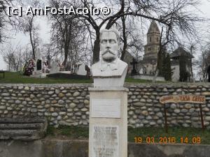[P01] stauia lui Nicolae Densuseanu de la poarta bisericii » foto by zlatna
 - 
<span class="allrVoted glyphicon glyphicon-heart hidden" id="av725938"></span>
<a class="m-l-10 hidden" id="sv725938" onclick="voting_Foto_DelVot(,725938,3418)" role="button">șterge vot <span class="glyphicon glyphicon-remove"></span></a>
<a id="v9725938" class=" c-red"  onclick="voting_Foto_SetVot(725938)" role="button"><span class="glyphicon glyphicon-heart-empty"></span> <b>LIKE</b> = Votează poza</a> <img class="hidden"  id="f725938W9" src="/imagini/loader.gif" border="0" /><span class="AjErrMes hidden" id="e725938ErM"></span>