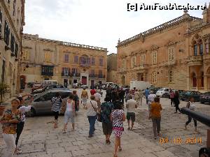 [P18] Mdina - Una dintre pieţele oraşului milenar.  » foto by iulianic
 - 
<span class="allrVoted glyphicon glyphicon-heart hidden" id="av578783"></span>
<a class="m-l-10 hidden" id="sv578783" onclick="voting_Foto_DelVot(,578783,3421)" role="button">șterge vot <span class="glyphicon glyphicon-remove"></span></a>
<a id="v9578783" class=" c-red"  onclick="voting_Foto_SetVot(578783)" role="button"><span class="glyphicon glyphicon-heart-empty"></span> <b>LIKE</b> = Votează poza</a> <img class="hidden"  id="f578783W9" src="/imagini/loader.gif" border="0" /><span class="AjErrMes hidden" id="e578783ErM"></span>