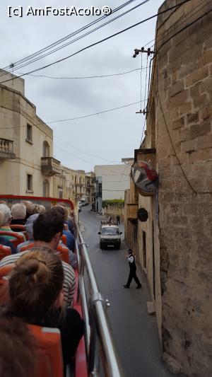 [P22] Politistul care a oprit circulatia pentru a face loc autobuzului » foto by adrianaglogo
 - 
<span class="allrVoted glyphicon glyphicon-heart hidden" id="av974484"></span>
<a class="m-l-10 hidden" id="sv974484" onclick="voting_Foto_DelVot(,974484,3422)" role="button">șterge vot <span class="glyphicon glyphicon-remove"></span></a>
<a id="v9974484" class=" c-red"  onclick="voting_Foto_SetVot(974484)" role="button"><span class="glyphicon glyphicon-heart-empty"></span> <b>LIKE</b> = Votează poza</a> <img class="hidden"  id="f974484W9" src="/imagini/loader.gif" border="0" /><span class="AjErrMes hidden" id="e974484ErM"></span>