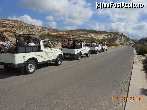 [P11] Insula Gozo - Maşini şi turişti gata pentru safari.  » foto by iulianic
 - 
<span class="allrVoted glyphicon glyphicon-heart hidden" id="av577395"></span>
<a class="m-l-10 hidden" id="sv577395" onclick="voting_Foto_DelVot(,577395,3422)" role="button">șterge vot <span class="glyphicon glyphicon-remove"></span></a>
<a id="v9577395" class=" c-red"  onclick="voting_Foto_SetVot(577395)" role="button"><span class="glyphicon glyphicon-heart-empty"></span> <b>LIKE</b> = Votează poza</a> <img class="hidden"  id="f577395W9" src="/imagini/loader.gif" border="0" /><span class="AjErrMes hidden" id="e577395ErM"></span>
