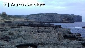 [P07] Dwejra Tower în stânga sus şi insula Fungus Rock » foto by irinad
 - 
<span class="allrVoted glyphicon glyphicon-heart hidden" id="av948490"></span>
<a class="m-l-10 hidden" id="sv948490" onclick="voting_Foto_DelVot(,948490,3422)" role="button">șterge vot <span class="glyphicon glyphicon-remove"></span></a>
<a id="v9948490" class=" c-red"  onclick="voting_Foto_SetVot(948490)" role="button"><span class="glyphicon glyphicon-heart-empty"></span> <b>LIKE</b> = Votează poza</a> <img class="hidden"  id="f948490W9" src="/imagini/loader.gif" border="0" /><span class="AjErrMes hidden" id="e948490ErM"></span>
