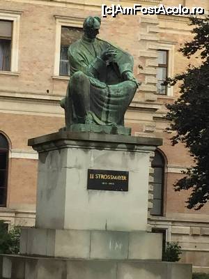 [P13] Statuia lui Strossmayer » foto by Dan&Ema
 - 
<span class="allrVoted glyphicon glyphicon-heart hidden" id="av647958"></span>
<a class="m-l-10 hidden" id="sv647958" onclick="voting_Foto_DelVot(,647958,3430)" role="button">șterge vot <span class="glyphicon glyphicon-remove"></span></a>
<a id="v9647958" class=" c-red"  onclick="voting_Foto_SetVot(647958)" role="button"><span class="glyphicon glyphicon-heart-empty"></span> <b>LIKE</b> = Votează poza</a> <img class="hidden"  id="f647958W9" src="/imagini/loader.gif" border="0" /><span class="AjErrMes hidden" id="e647958ErM"></span>