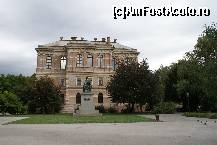 [P32] Statuia episcopului Strossmayer » foto by Costi
 - 
<span class="allrVoted glyphicon glyphicon-heart hidden" id="av134271"></span>
<a class="m-l-10 hidden" id="sv134271" onclick="voting_Foto_DelVot(,134271,3430)" role="button">șterge vot <span class="glyphicon glyphicon-remove"></span></a>
<a id="v9134271" class=" c-red"  onclick="voting_Foto_SetVot(134271)" role="button"><span class="glyphicon glyphicon-heart-empty"></span> <b>LIKE</b> = Votează poza</a> <img class="hidden"  id="f134271W9" src="/imagini/loader.gif" border="0" /><span class="AjErrMes hidden" id="e134271ErM"></span>