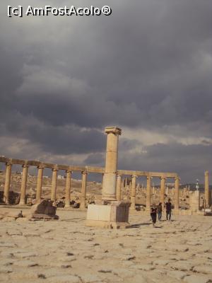 [P18] 18. În centrul pieței era un monument. Acum este un simbol al „Festivalului focului din Jerash”. » foto by msnd
 - 
<span class="allrVoted glyphicon glyphicon-heart hidden" id="av1039675"></span>
<a class="m-l-10 hidden" id="sv1039675" onclick="voting_Foto_DelVot(,1039675,3439)" role="button">șterge vot <span class="glyphicon glyphicon-remove"></span></a>
<a id="v91039675" class=" c-red"  onclick="voting_Foto_SetVot(1039675)" role="button"><span class="glyphicon glyphicon-heart-empty"></span> <b>LIKE</b> = Votează poza</a> <img class="hidden"  id="f1039675W9" src="/imagini/loader.gif" border="0" /><span class="AjErrMes hidden" id="e1039675ErM"></span>
