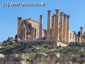 [P11] Pe terasa de sus se afla cel mai cunoscut tip de templu antic, cu o camera interioara principala, inconjurata de o galerie exterioara delimitata de coloane. Erau opt coloane cu capiteluri corintice in fata si in spate si 12 pe fiecare dintre cele doua laturi lungi, fiecare de aproape 15 m inaltime. » foto by geani anto
 - 
<span class="allrVoted glyphicon glyphicon-heart hidden" id="av1380708"></span>
<a class="m-l-10 hidden" id="sv1380708" onclick="voting_Foto_DelVot(,1380708,3439)" role="button">șterge vot <span class="glyphicon glyphicon-remove"></span></a>
<a id="v91380708" class=" c-red"  onclick="voting_Foto_SetVot(1380708)" role="button"><span class="glyphicon glyphicon-heart-empty"></span> <b>LIKE</b> = Votează poza</a> <img class="hidden"  id="f1380708W9" src="/imagini/loader.gif" border="0" /><span class="AjErrMes hidden" id="e1380708ErM"></span>