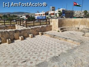 [P04] <strong>Biserica ce poarta numele episcopului Marianos </strong>se afla in fata hipodromului.  O mare parte a podelei de mozaic cu model geometric este intacta, descoperind un exemplu de element tipic al bisericii bizantine. Era alcatuita dintr-o singura nava la care se ajungea printr-un pasaj, sau pronaos. Banca semicirculara din absida era rezervata clerului. » foto by geani anto
 - 
<span class="allrVoted glyphicon glyphicon-heart hidden" id="av1380701"></span>
<a class="m-l-10 hidden" id="sv1380701" onclick="voting_Foto_DelVot(,1380701,3439)" role="button">șterge vot <span class="glyphicon glyphicon-remove"></span></a>
<a id="v91380701" class=" c-red"  onclick="voting_Foto_SetVot(1380701)" role="button"><span class="glyphicon glyphicon-heart-empty"></span> <b>LIKE</b> = Votează poza</a> <img class="hidden"  id="f1380701W9" src="/imagini/loader.gif" border="0" /><span class="AjErrMes hidden" id="e1380701ErM"></span>