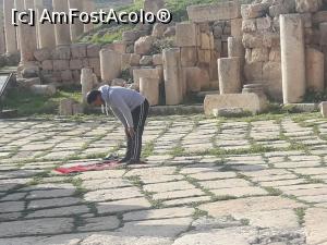 [P05] Ora rugăciunii. Eram în Jerash aici, într-un sit arheologic practic, loc unde se plătește intrare...  » foto by fra
 - 
<span class="allrVoted glyphicon glyphicon-heart hidden" id="av956728"></span>
<a class="m-l-10 hidden" id="sv956728" onclick="voting_Foto_DelVot(,956728,3440)" role="button">șterge vot <span class="glyphicon glyphicon-remove"></span></a>
<a id="v9956728" class=" c-red"  onclick="voting_Foto_SetVot(956728)" role="button"><span class="glyphicon glyphicon-heart-empty"></span> <b>LIKE</b> = Votează poza</a> <img class="hidden"  id="f956728W9" src="/imagini/loader.gif" border="0" /><span class="AjErrMes hidden" id="e956728ErM"></span>