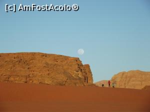[P10] Răsărit de lună în deşertul Wadi Rum » foto by irinad
 - 
<span class="allrVoted glyphicon glyphicon-heart hidden" id="av1066608"></span>
<a class="m-l-10 hidden" id="sv1066608" onclick="voting_Foto_DelVot(,1066608,3440)" role="button">șterge vot <span class="glyphicon glyphicon-remove"></span></a>
<a id="v91066608" class=" c-red"  onclick="voting_Foto_SetVot(1066608)" role="button"><span class="glyphicon glyphicon-heart-empty"></span> <b>LIKE</b> = Votează poza</a> <img class="hidden"  id="f1066608W9" src="/imagini/loader.gif" border="0" /><span class="AjErrMes hidden" id="e1066608ErM"></span>