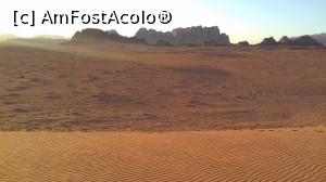 [P12] În deşertul Wadi Rum, vântul puternic ridică praful şi nisipul (stânga sus)  » foto by irinad
 - 
<span class="allrVoted glyphicon glyphicon-heart hidden" id="av1066610"></span>
<a class="m-l-10 hidden" id="sv1066610" onclick="voting_Foto_DelVot(,1066610,3440)" role="button">șterge vot <span class="glyphicon glyphicon-remove"></span></a>
<a id="v91066610" class=" c-red"  onclick="voting_Foto_SetVot(1066610)" role="button"><span class="glyphicon glyphicon-heart-empty"></span> <b>LIKE</b> = Votează poza</a> <img class="hidden"  id="f1066610W9" src="/imagini/loader.gif" border="0" /><span class="AjErrMes hidden" id="e1066610ErM"></span>