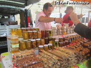 [P73] La tarabe:produse apicole, branzeturi, etc.  » foto by bica adriana
 - 
<span class="allrVoted glyphicon glyphicon-heart hidden" id="av572457"></span>
<a class="m-l-10 hidden" id="sv572457" onclick="voting_Foto_DelVot(,572457,3448)" role="button">șterge vot <span class="glyphicon glyphicon-remove"></span></a>
<a id="v9572457" class=" c-red"  onclick="voting_Foto_SetVot(572457)" role="button"><span class="glyphicon glyphicon-heart-empty"></span> <b>LIKE</b> = Votează poza</a> <img class="hidden"  id="f572457W9" src="/imagini/loader.gif" border="0" /><span class="AjErrMes hidden" id="e572457ErM"></span>