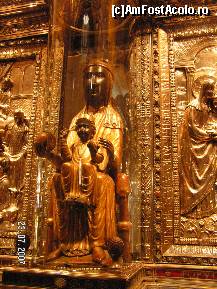 [P16] La Moreneta (Madona Neagra), care o reprezinta pe Fecioara Maria cu Iisus in brate (din lemn negru) » foto by ileanaxperta*
 - 
<span class="allrVoted glyphicon glyphicon-heart hidden" id="av19035"></span>
<a class="m-l-10 hidden" id="sv19035" onclick="voting_Foto_DelVot(,19035,3448)" role="button">șterge vot <span class="glyphicon glyphicon-remove"></span></a>
<a id="v919035" class=" c-red"  onclick="voting_Foto_SetVot(19035)" role="button"><span class="glyphicon glyphicon-heart-empty"></span> <b>LIKE</b> = Votează poza</a> <img class="hidden"  id="f19035W9" src="/imagini/loader.gif" border="0" /><span class="AjErrMes hidden" id="e19035ErM"></span>