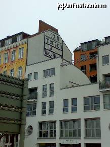 [P10] Kein mensch ist illegal! Adevarat. » foto by nnaaee
 - 
<span class="allrVoted glyphicon glyphicon-heart hidden" id="av243547"></span>
<a class="m-l-10 hidden" id="sv243547" onclick="voting_Foto_DelVot(,243547,3449)" role="button">șterge vot <span class="glyphicon glyphicon-remove"></span></a>
<a id="v9243547" class=" c-red"  onclick="voting_Foto_SetVot(243547)" role="button"><span class="glyphicon glyphicon-heart-empty"></span> <b>LIKE</b> = Votează poza</a> <img class="hidden"  id="f243547W9" src="/imagini/loader.gif" border="0" /><span class="AjErrMes hidden" id="e243547ErM"></span>
