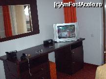 [P04] Un colt al camerei unde se vede un radio langa TV si mobilierul nou. » foto by adrian41
 - 
<span class="allrVoted glyphicon glyphicon-heart hidden" id="av52097"></span>
<a class="m-l-10 hidden" id="sv52097" onclick="voting_Foto_DelVot(,52097,3455)" role="button">șterge vot <span class="glyphicon glyphicon-remove"></span></a>
<a id="v952097" class=" c-red"  onclick="voting_Foto_SetVot(52097)" role="button"><span class="glyphicon glyphicon-heart-empty"></span> <b>LIKE</b> = Votează poza</a> <img class="hidden"  id="f52097W9" src="/imagini/loader.gif" border="0" /><span class="AjErrMes hidden" id="e52097ErM"></span>