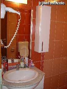 [P02] Chiuveta din baie apartament (nu a intrat in prima poza). » foto by narcisa
 - 
<span class="allrVoted glyphicon glyphicon-heart hidden" id="av120993"></span>
<a class="m-l-10 hidden" id="sv120993" onclick="voting_Foto_DelVot(,120993,3455)" role="button">șterge vot <span class="glyphicon glyphicon-remove"></span></a>
<a id="v9120993" class=" c-red"  onclick="voting_Foto_SetVot(120993)" role="button"><span class="glyphicon glyphicon-heart-empty"></span> <b>LIKE</b> = Votează poza</a> <img class="hidden"  id="f120993W9" src="/imagini/loader.gif" border="0" /><span class="AjErrMes hidden" id="e120993ErM"></span>
