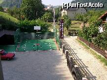 [P08] Poza din dormitorul apartamentului, se vede in departare castelul (situat la 10 min de mers pe jos de la pensiune), o parte din parcarea pensiunii si miniterenul de sport. » foto by narcisa
 - 
<span class="allrVoted glyphicon glyphicon-heart hidden" id="av121001"></span>
<a class="m-l-10 hidden" id="sv121001" onclick="voting_Foto_DelVot(,121001,3455)" role="button">șterge vot <span class="glyphicon glyphicon-remove"></span></a>
<a id="v9121001" class=" c-red"  onclick="voting_Foto_SetVot(121001)" role="button"><span class="glyphicon glyphicon-heart-empty"></span> <b>LIKE</b> = Votează poza</a> <img class="hidden"  id="f121001W9" src="/imagini/loader.gif" border="0" /><span class="AjErrMes hidden" id="e121001ErM"></span>