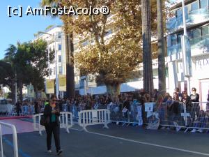 [P16] Fanii care asteptau in fata Palais des Festivals et des Congre » foto by GabrielaG
 - 
<span class="allrVoted glyphicon glyphicon-heart hidden" id="av724948"></span>
<a class="m-l-10 hidden" id="sv724948" onclick="voting_Foto_DelVot(,724948,3467)" role="button">șterge vot <span class="glyphicon glyphicon-remove"></span></a>
<a id="v9724948" class=" c-red"  onclick="voting_Foto_SetVot(724948)" role="button"><span class="glyphicon glyphicon-heart-empty"></span> <b>LIKE</b> = Votează poza</a> <img class="hidden"  id="f724948W9" src="/imagini/loader.gif" border="0" /><span class="AjErrMes hidden" id="e724948ErM"></span>