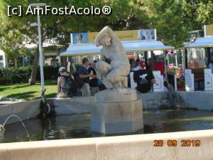 [P28] Fântână și statuie în parc » foto by Mitica49
 - 
<span class="allrVoted glyphicon glyphicon-heart hidden" id="av1150126"></span>
<a class="m-l-10 hidden" id="sv1150126" onclick="voting_Foto_DelVot(,1150126,3467)" role="button">șterge vot <span class="glyphicon glyphicon-remove"></span></a>
<a id="v91150126" class=" c-red"  onclick="voting_Foto_SetVot(1150126)" role="button"><span class="glyphicon glyphicon-heart-empty"></span> <b>LIKE</b> = Votează poza</a> <img class="hidden"  id="f1150126W9" src="/imagini/loader.gif" border="0" /><span class="AjErrMes hidden" id="e1150126ErM"></span>
